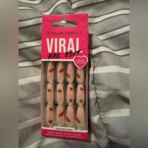NWOT Salon Perfect Viral Nail Edit - Pink and Red